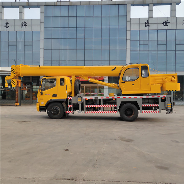 國六福田12噸汽車(chē)吊