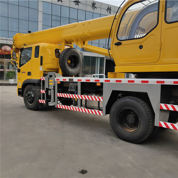 國六福田12噸汽車(chē)吊