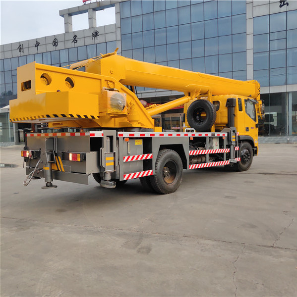 國六福田12噸汽車(chē)吊