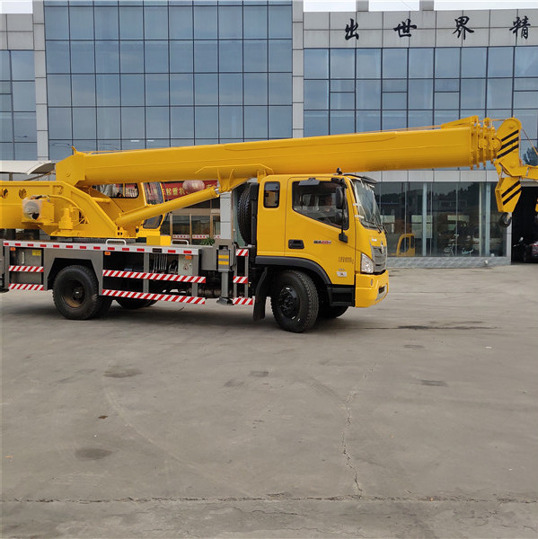 國六福田12噸汽車(chē)吊